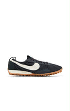Nike Moon Shoe SP
Jacquemus Off Noir